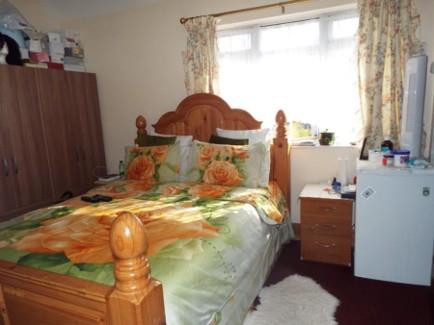 Bedroom 1.jpg